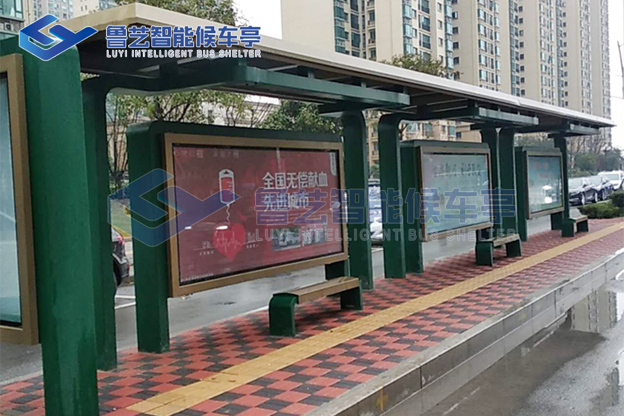 安徽某市公交候車亭項(xiàng)目完工，廠家實(shí)力助力便捷出行